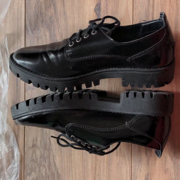 Black patent leather tie shoes - Picture 6 of 9
